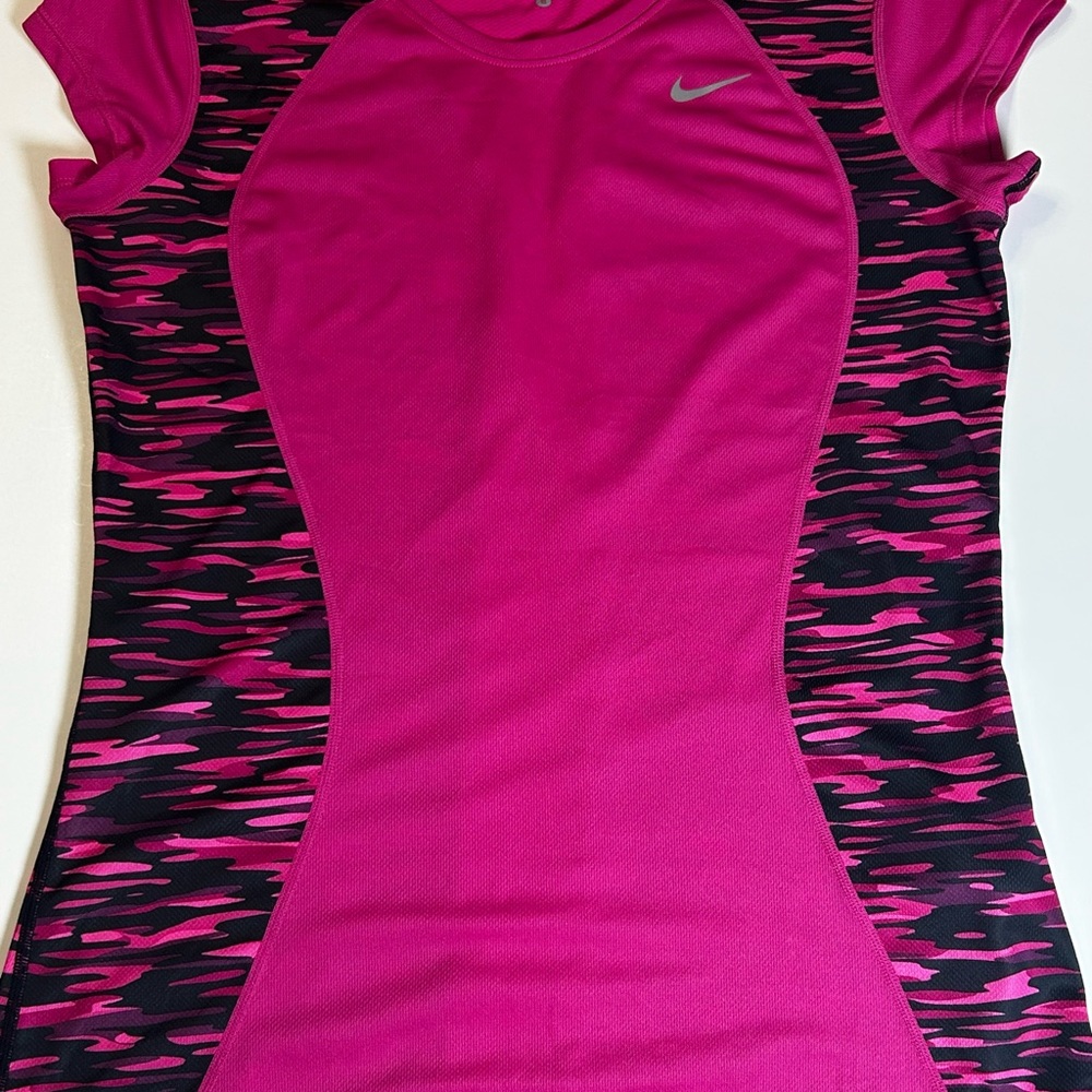 Nike girls Fuchsia and Black Short Sleeve Tee